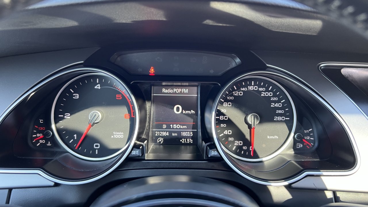 Automobil