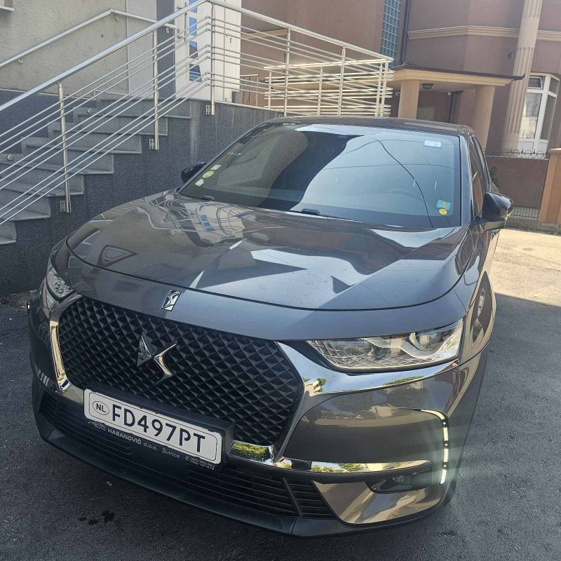 Automobil