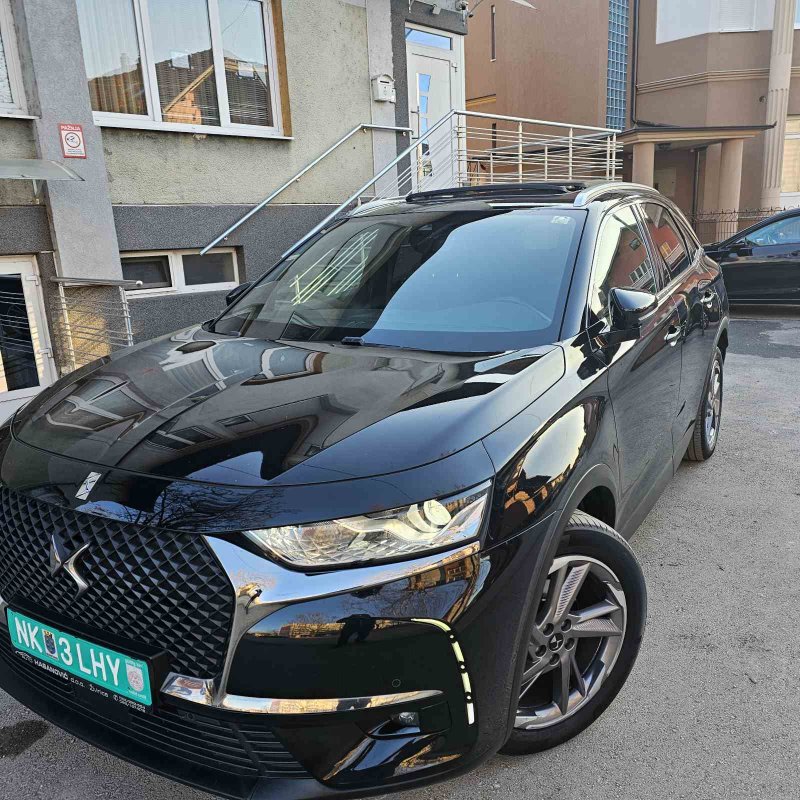 Automobil
