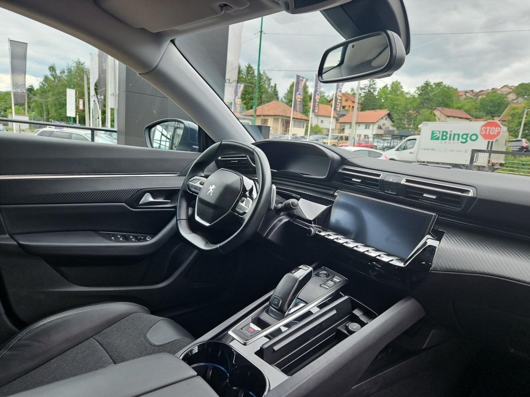Automobil