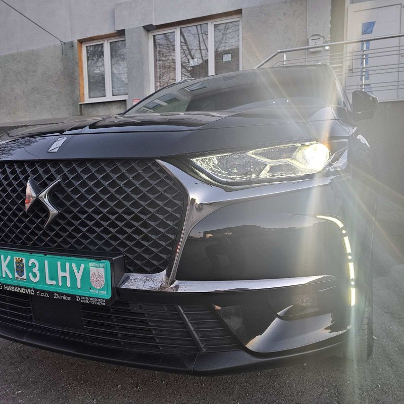 Automobil