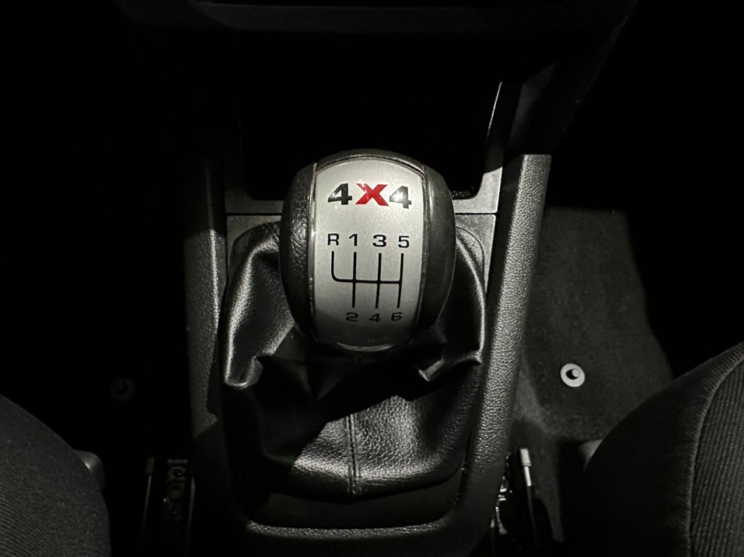 Automobil