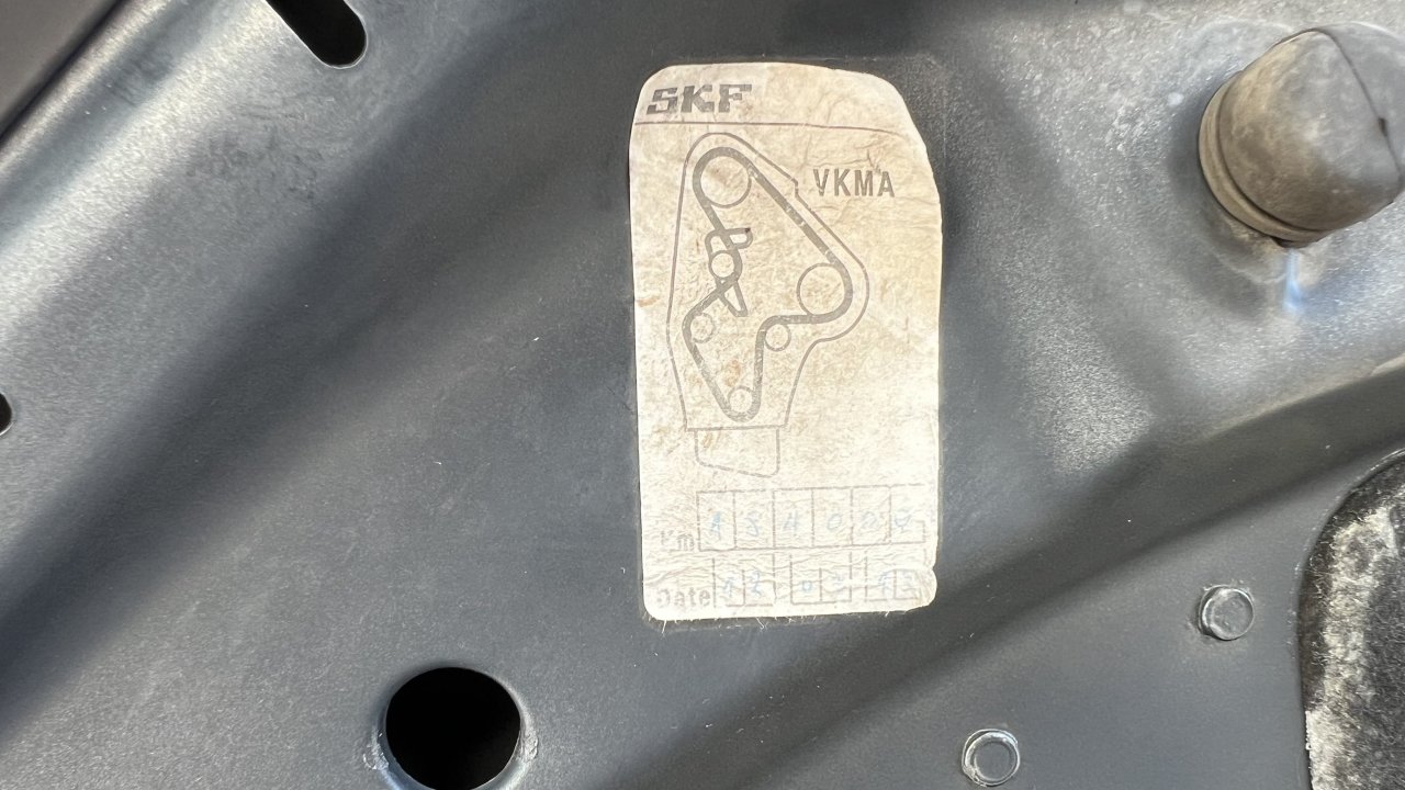 Automobil
