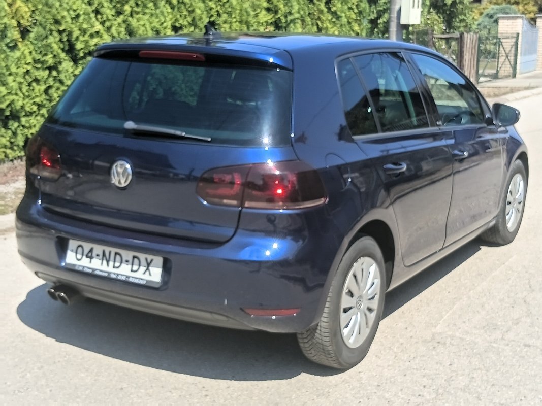 Automobil