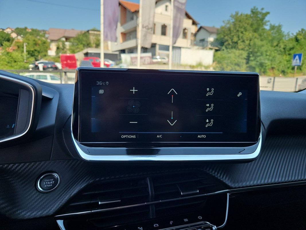 Automobil