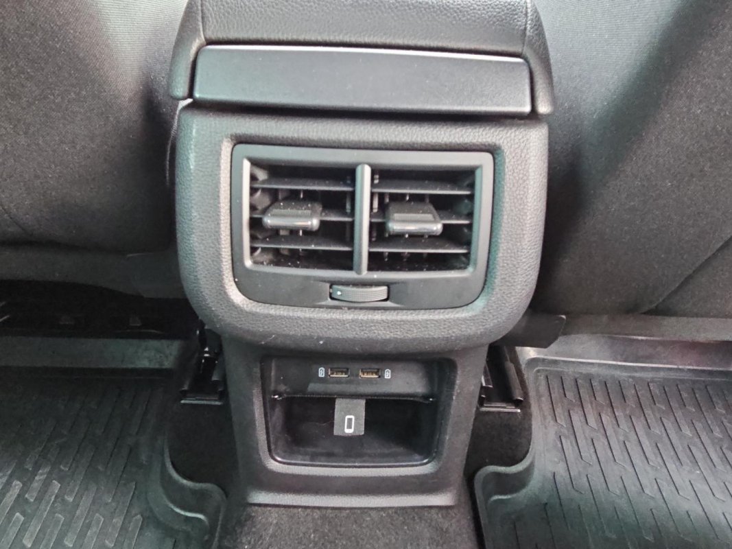 Automobil