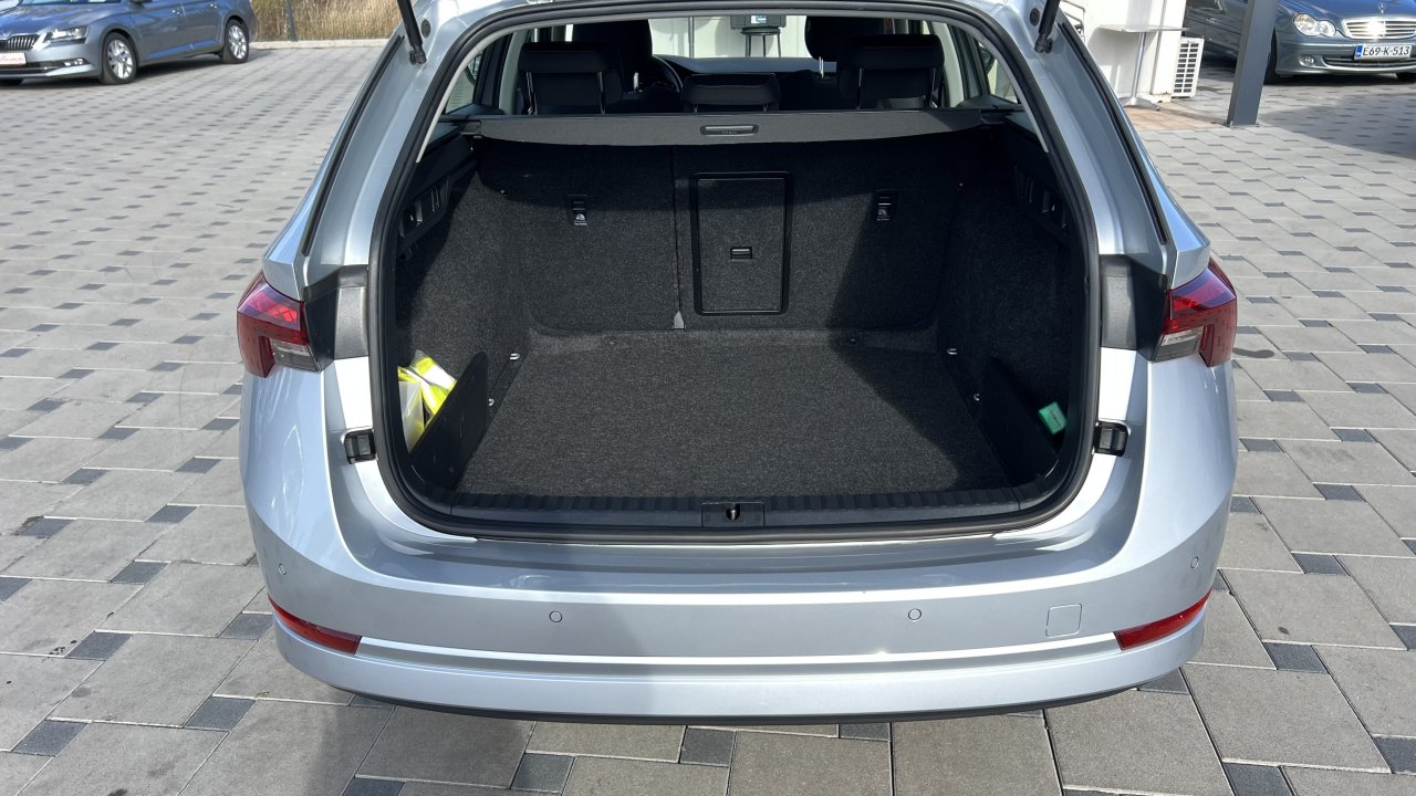 Automobil