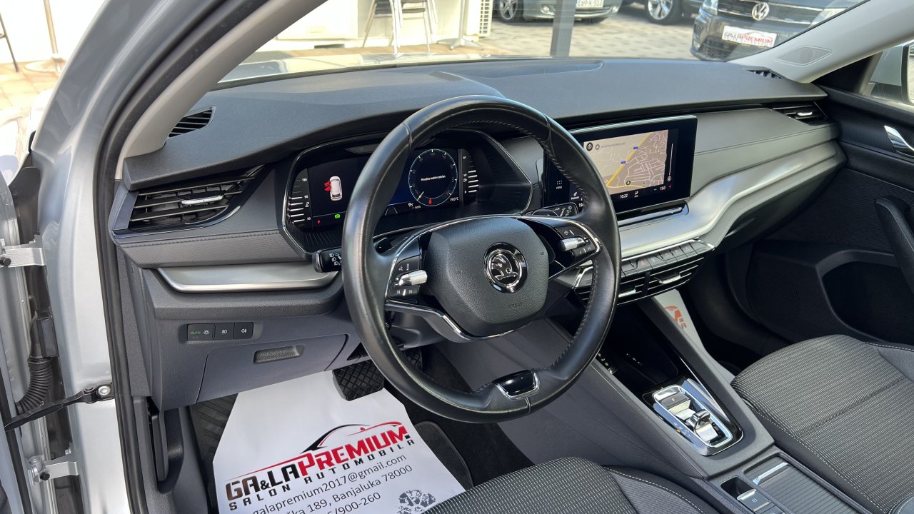 Automobil