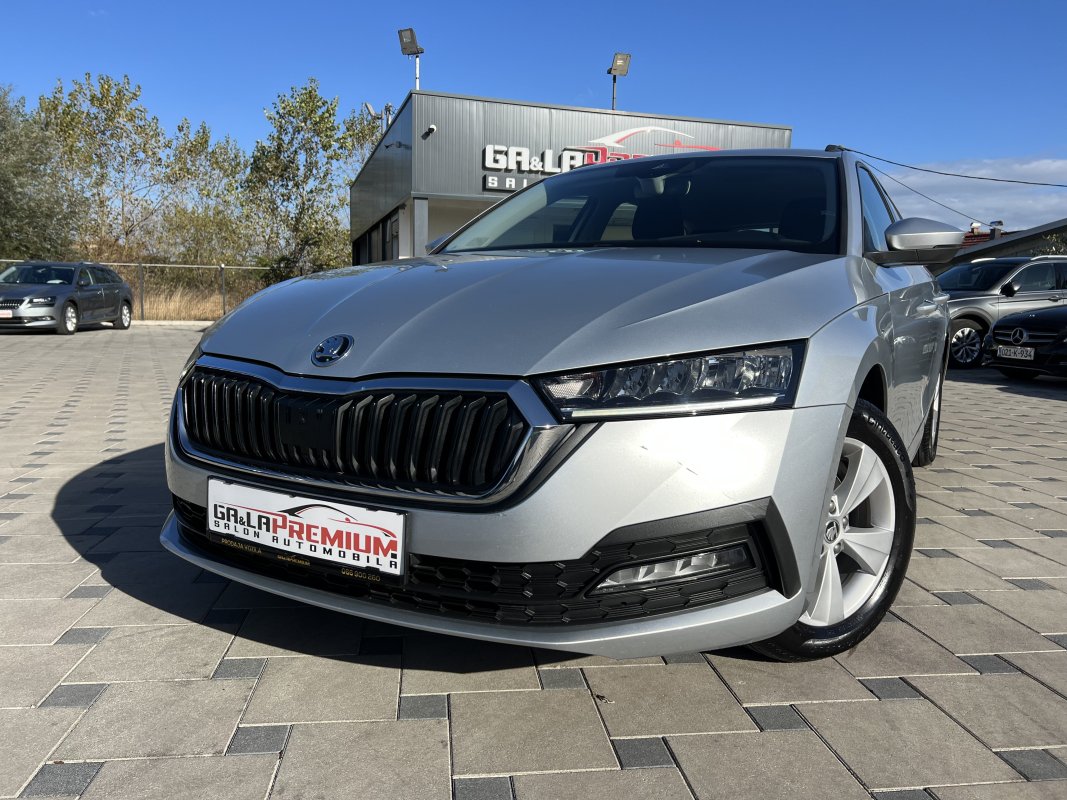 Automobil