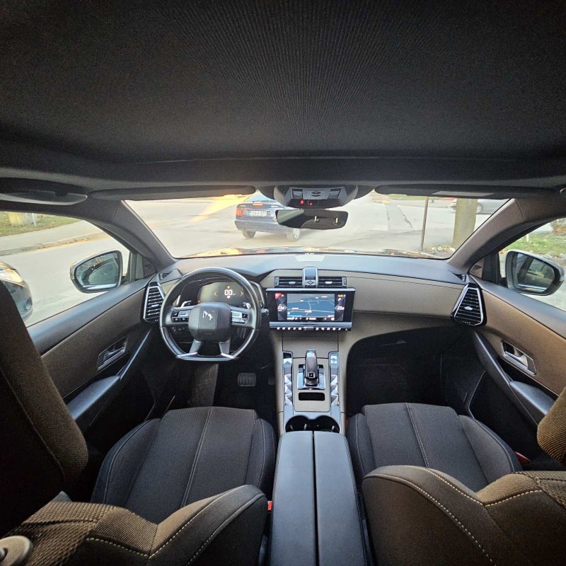 Automobil