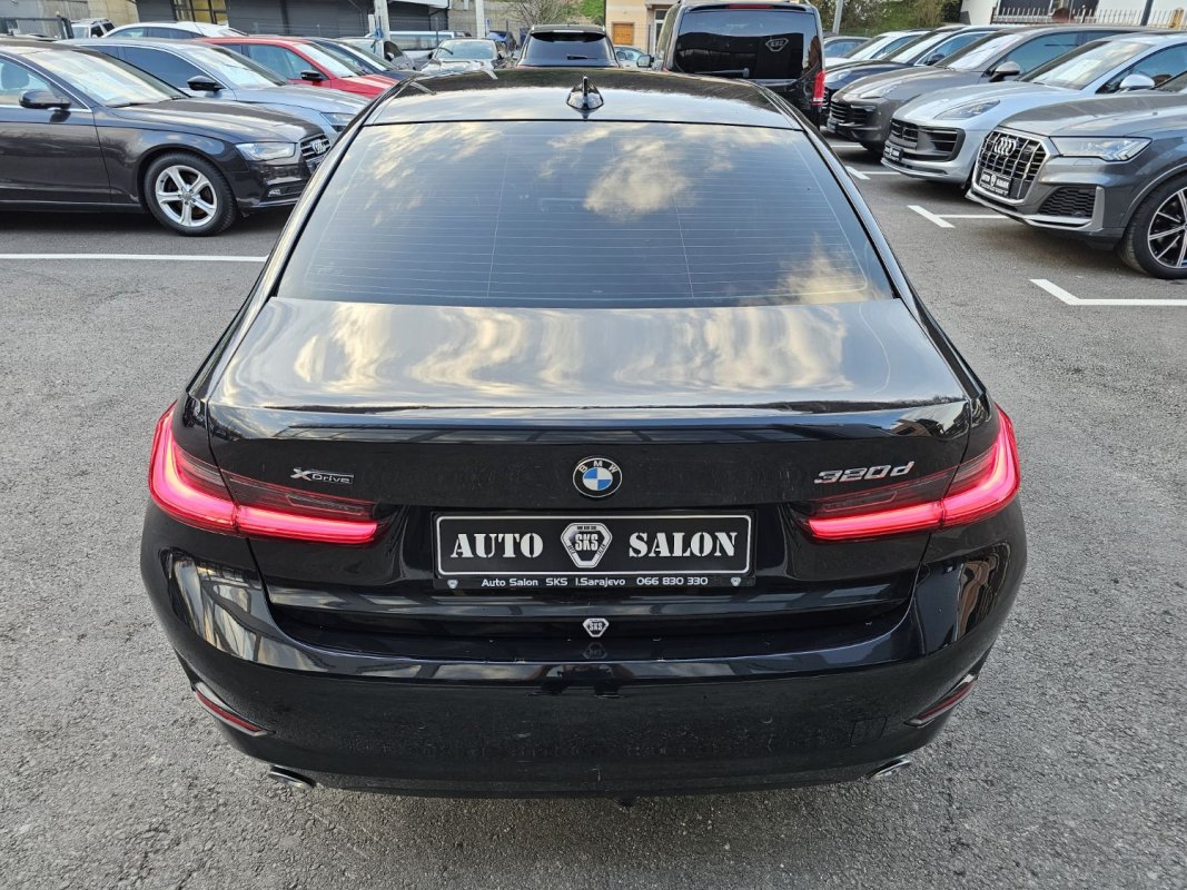 Automobil