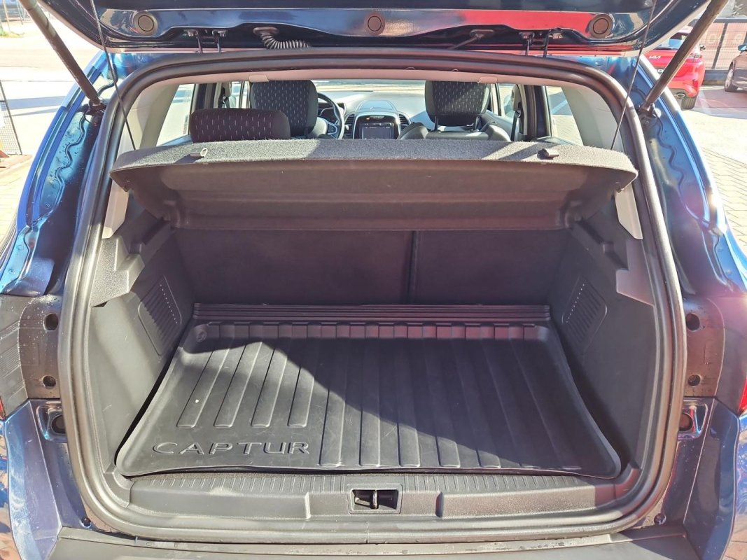 Automobil