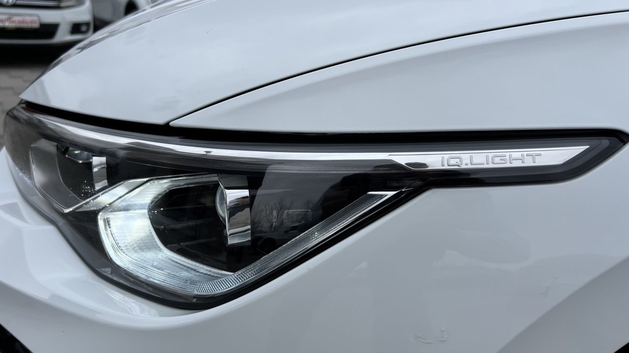Automobil