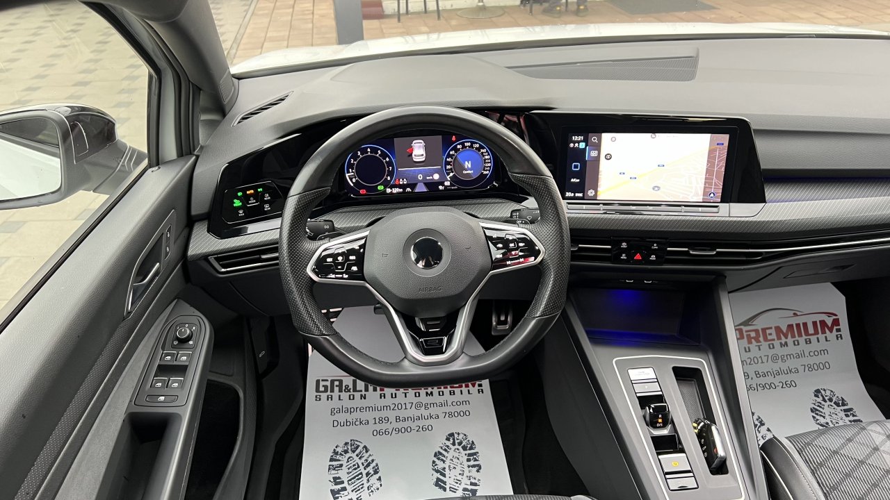 Automobil