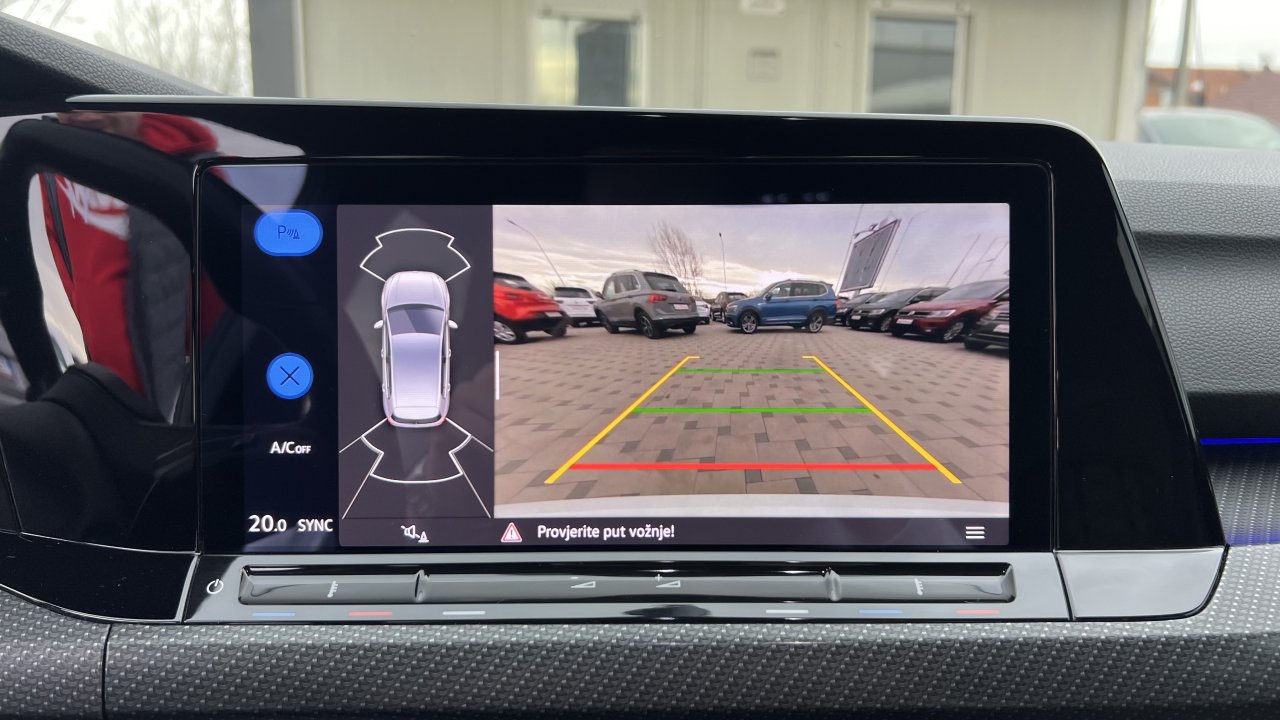 Automobil