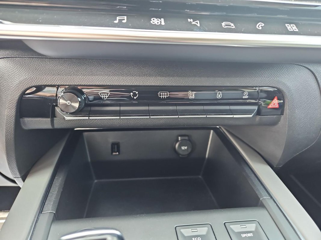Automobil