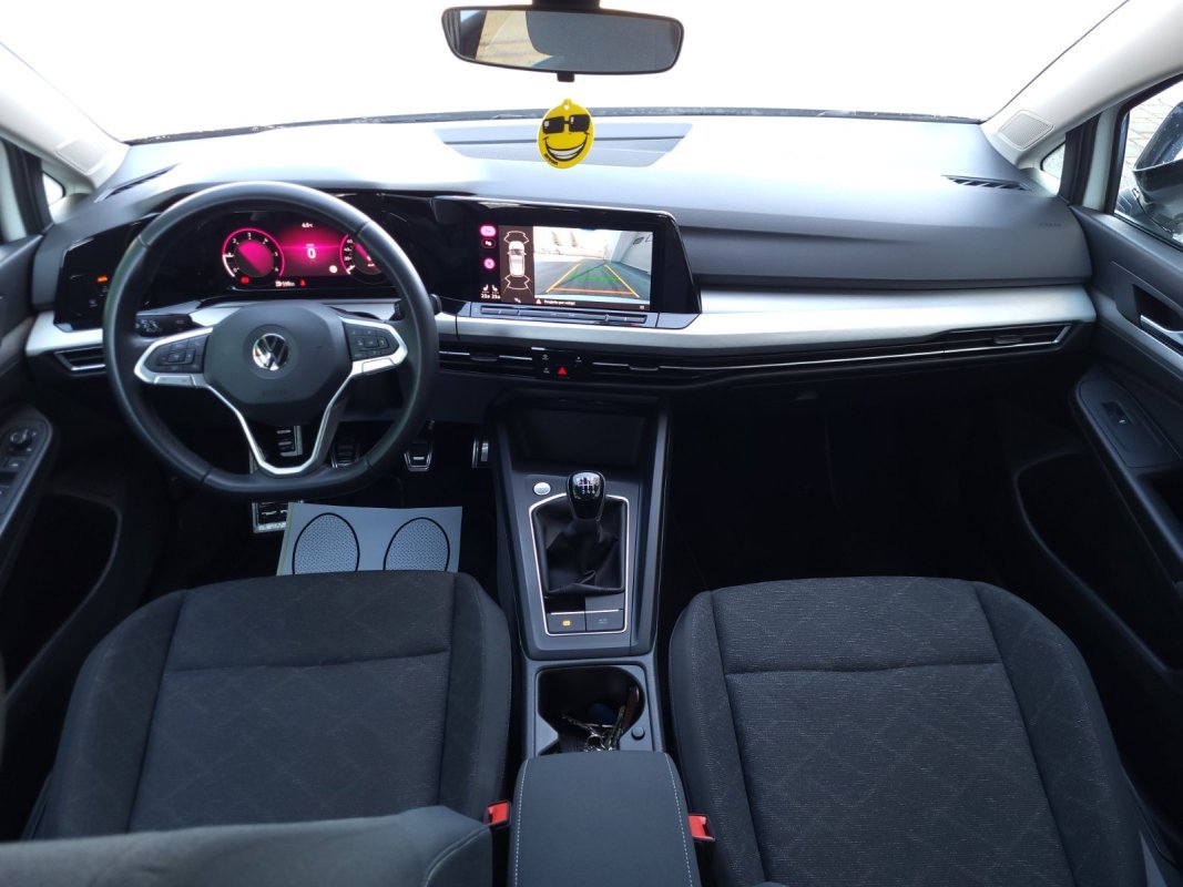 Automobil