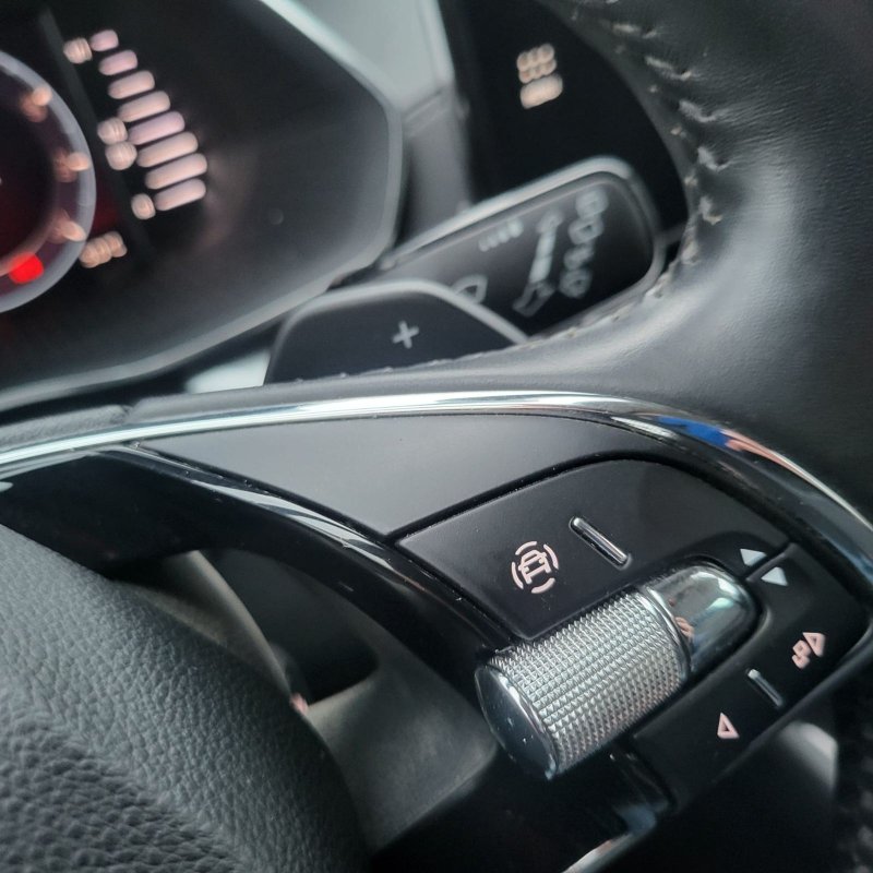 Automobil