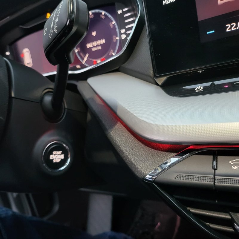 Automobil