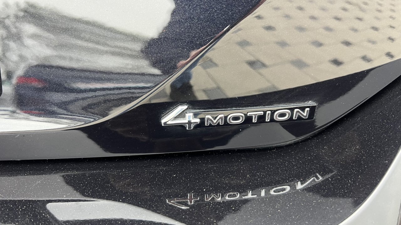 Automobil