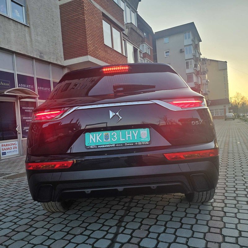 Automobil