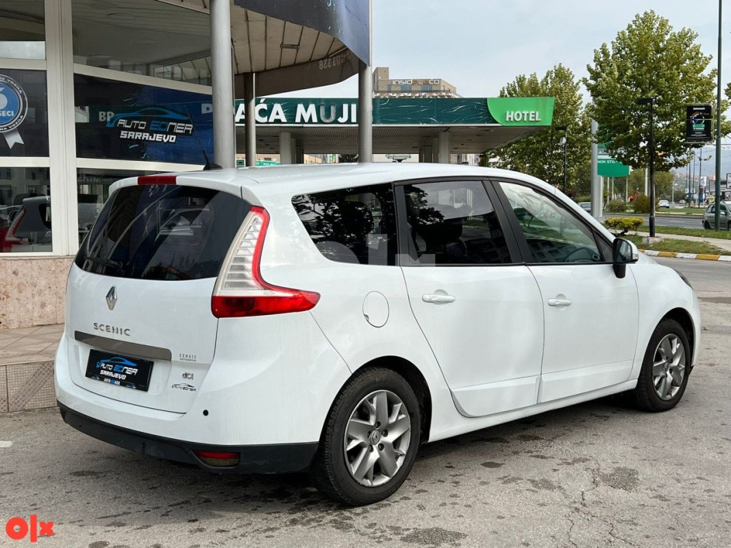 Automobil