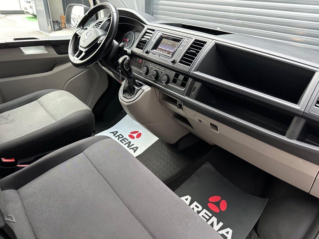 Automobil