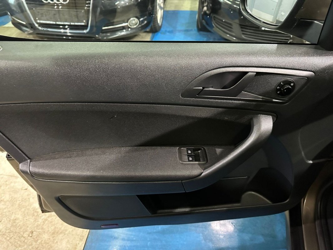 Automobil