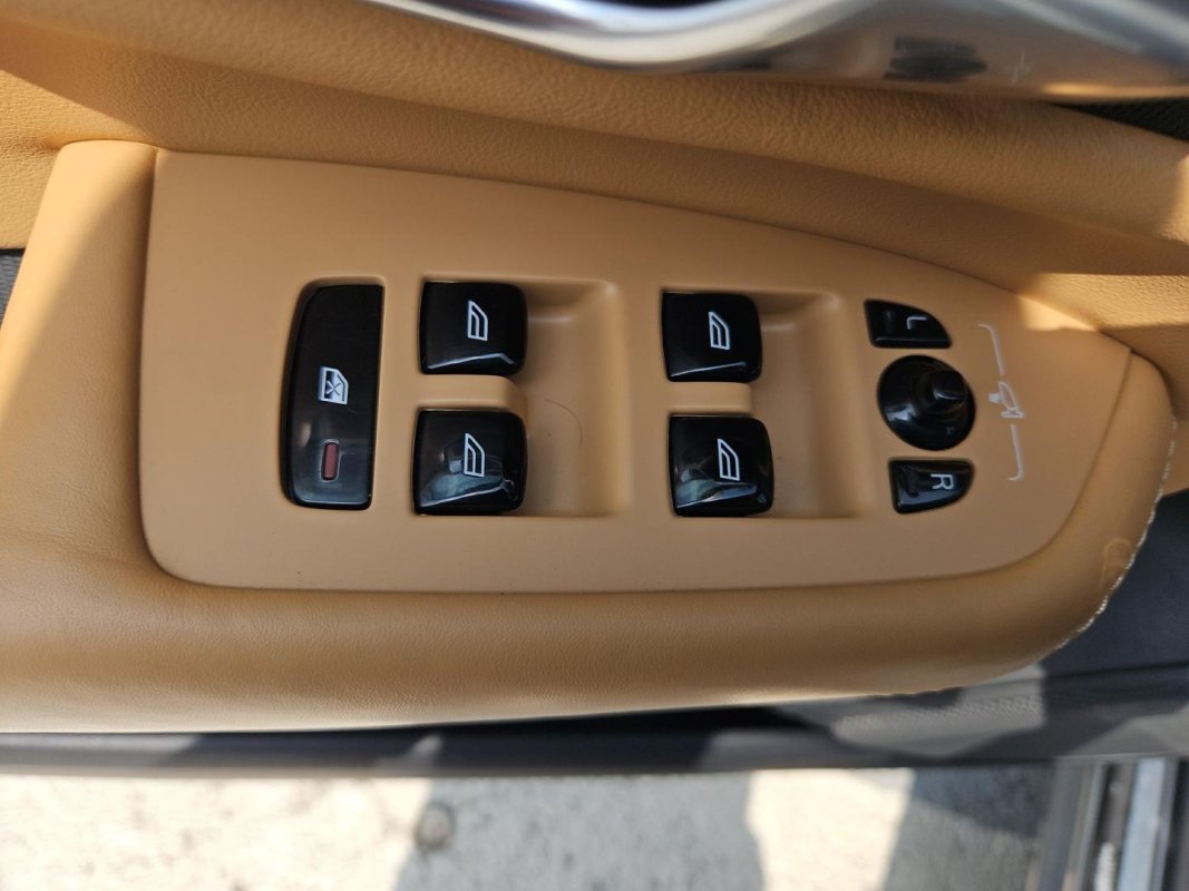 Automobil