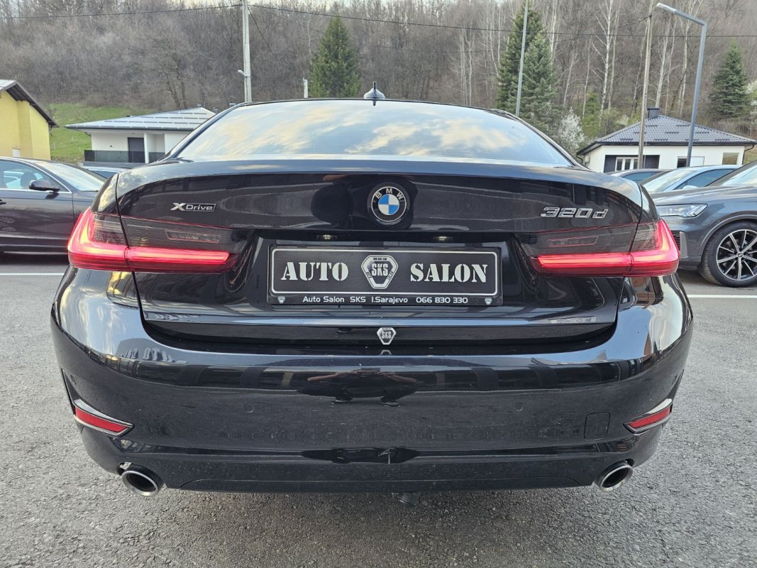 Automobil