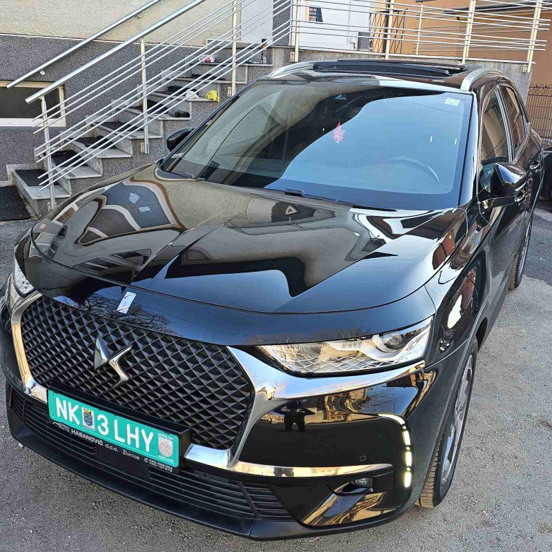 Automobil
