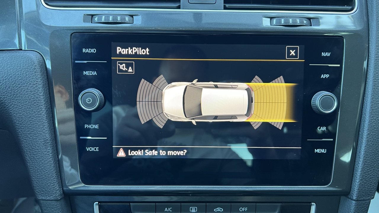 Automobil
