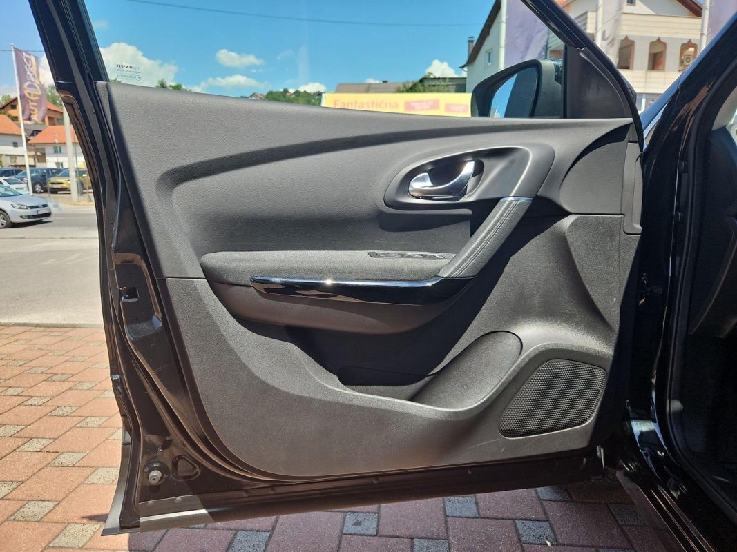 Automobil