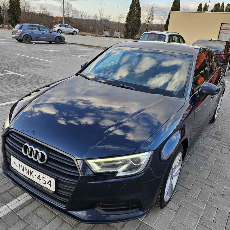 Automobil