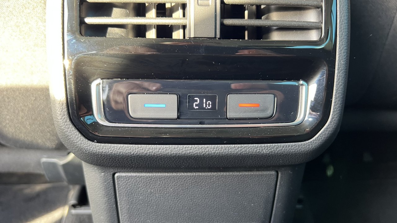Automobil