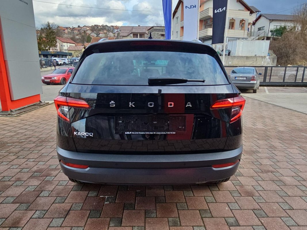 Automobil