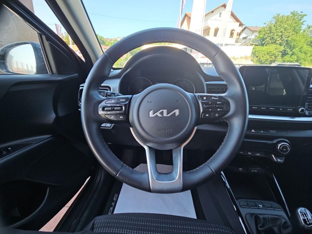 Automobil