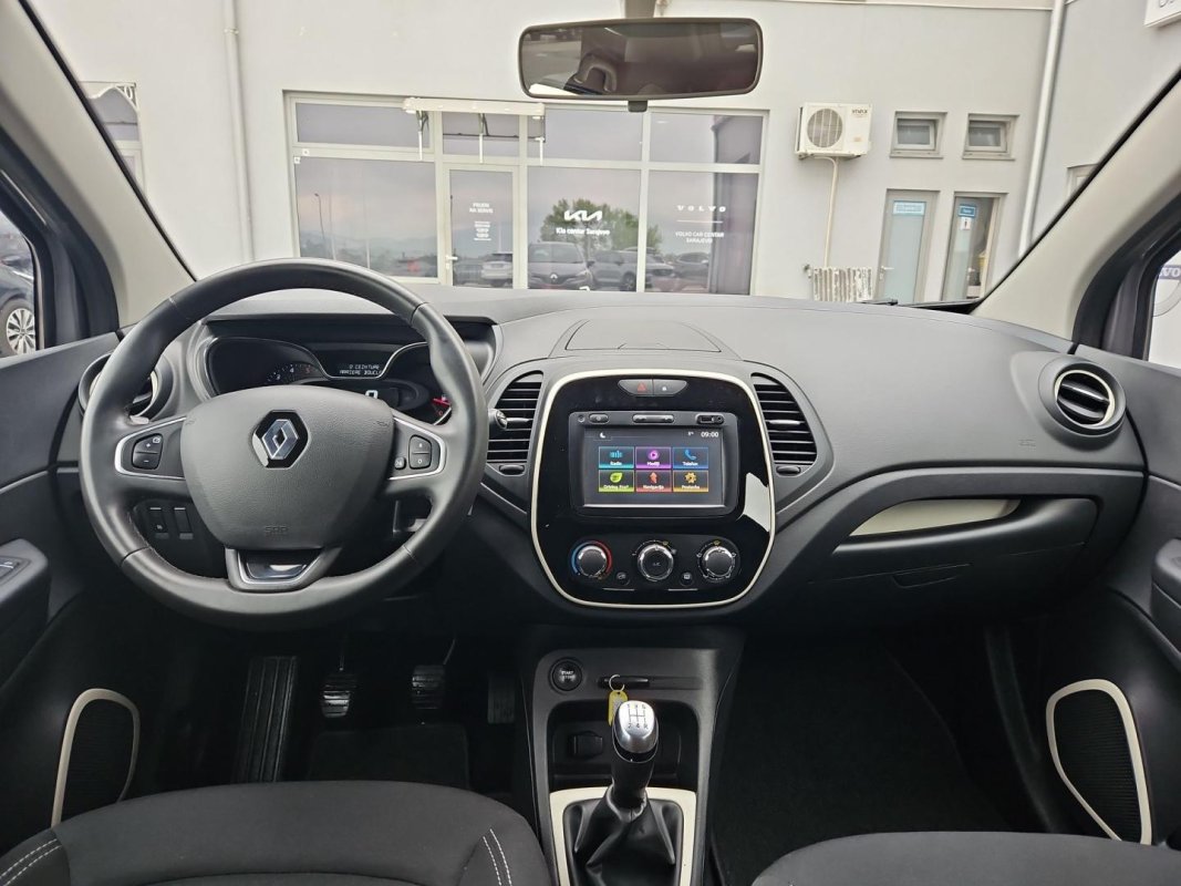Automobil