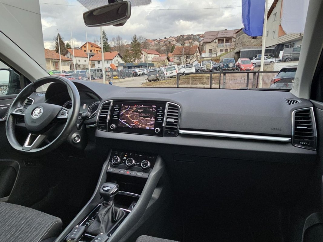 Automobil