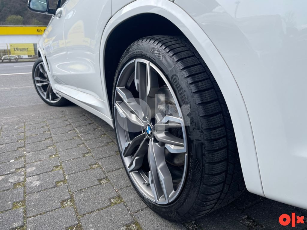 Automobil