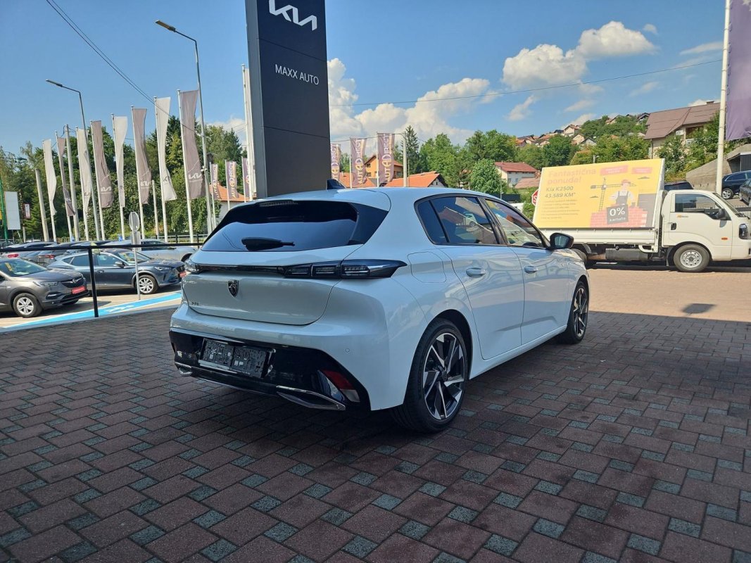 Automobil