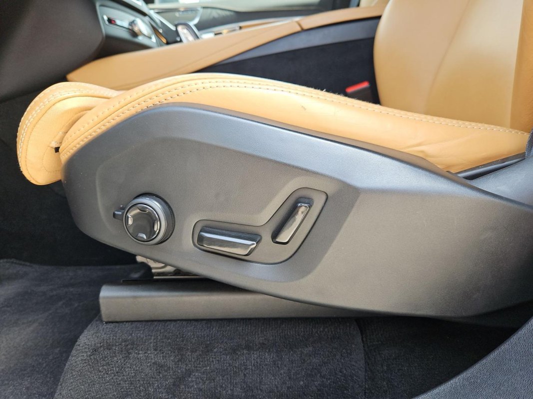 Automobil