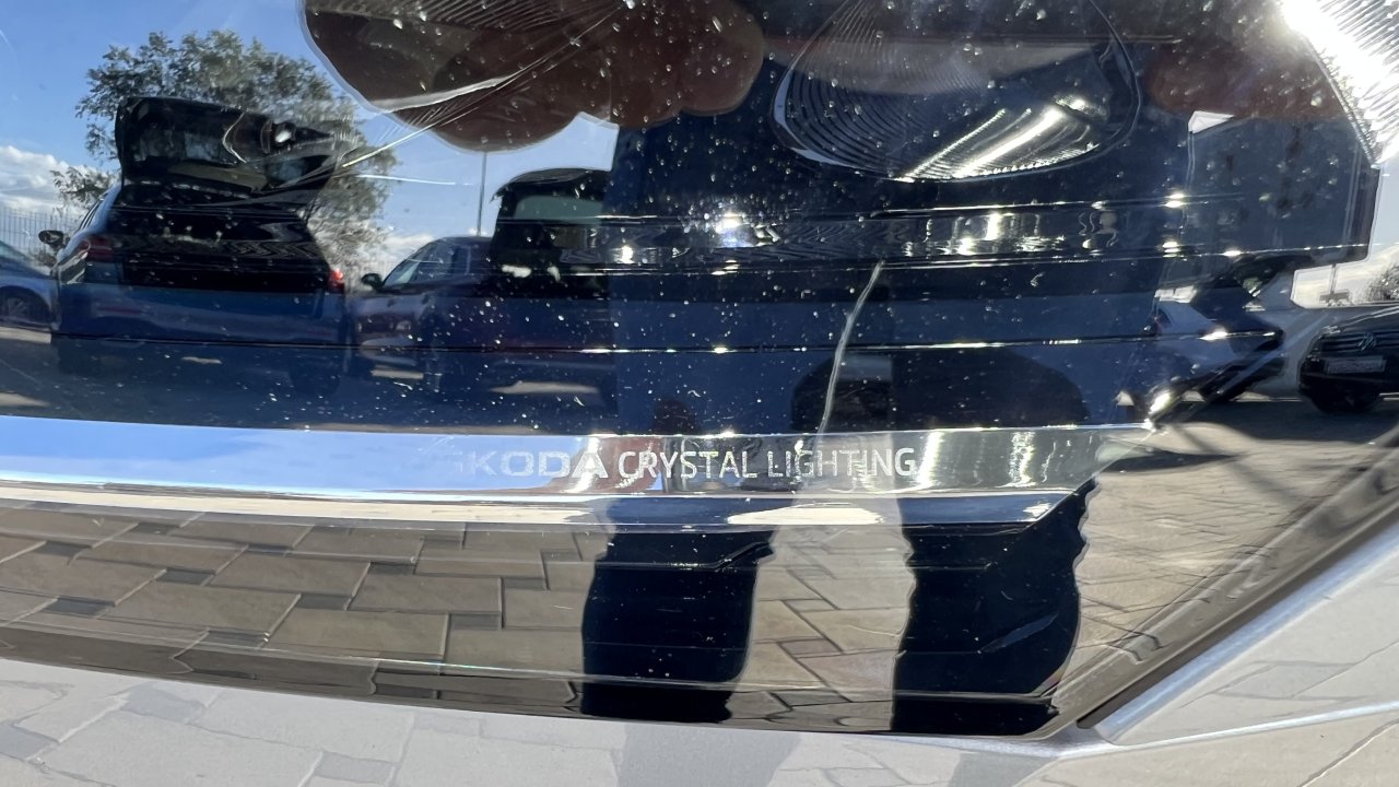 Automobil