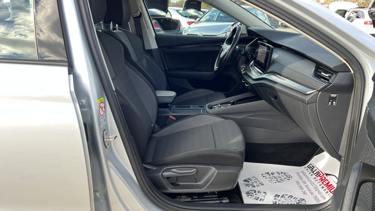 Automobil