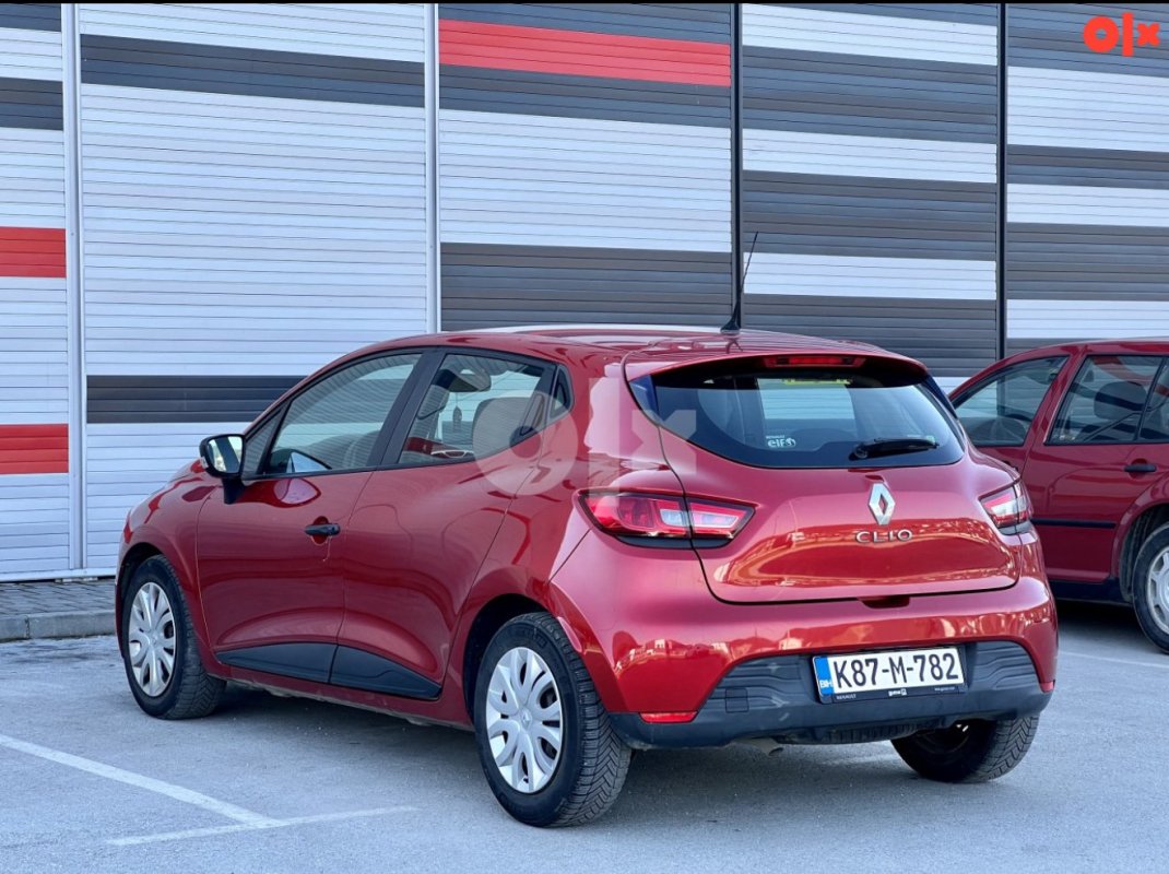 Automobil