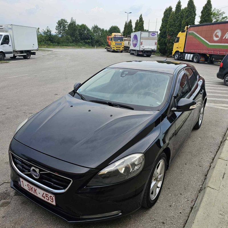 Automobil
