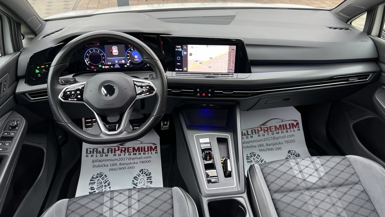 Automobil