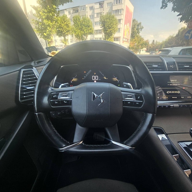 Automobil