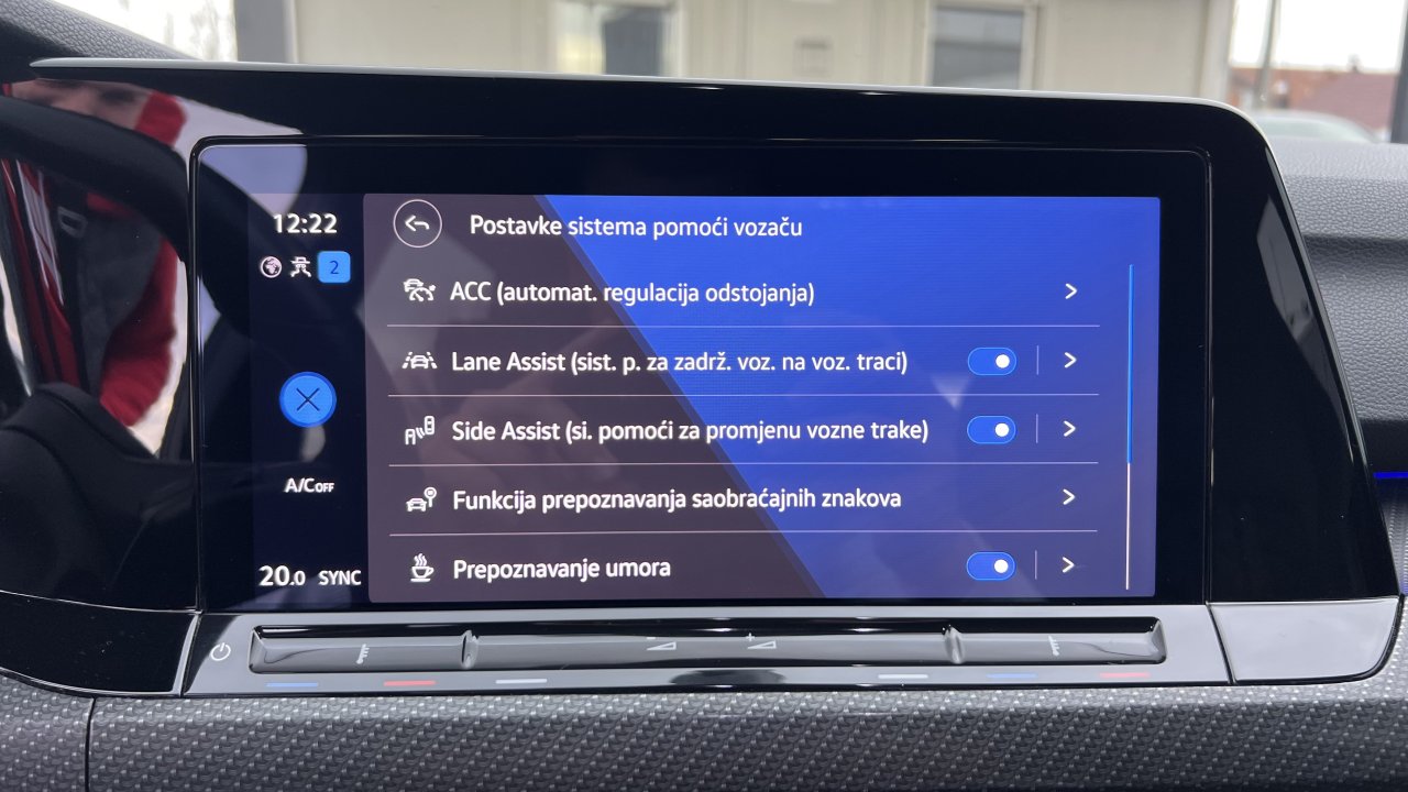 Automobil