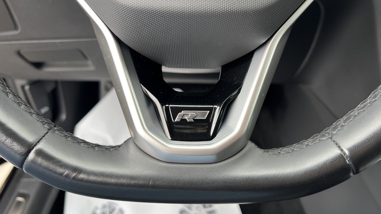 Automobil